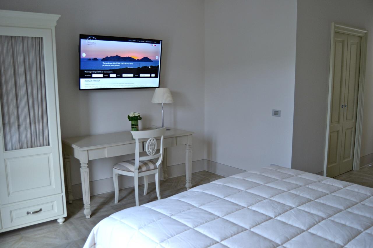 Maridea Casa Vacanza- Le Alcove Sul Mare Suites ポンツァ エクステリア 写真